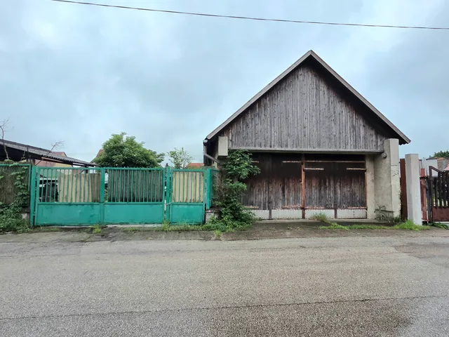 Eladó ház Tatabánya, Bánhida 271 nm