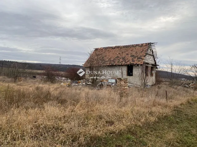 Eladó telek Fót 2000 nm