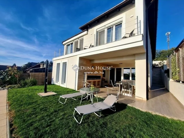 Eladó ház Szada 300 nm