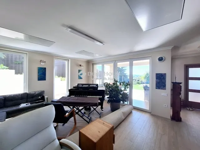 Eladó ház Szada 300 nm