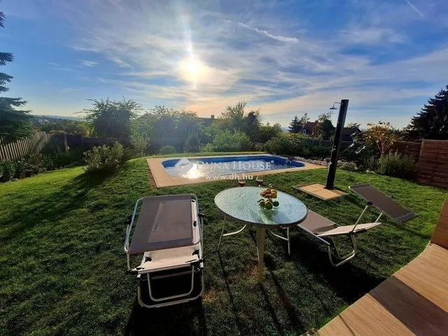 Eladó ház Szada 300 nm