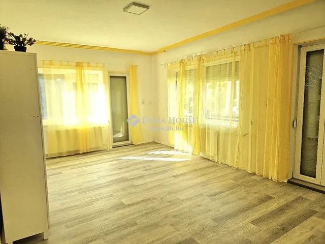 Eladó ház Dány 186 nm