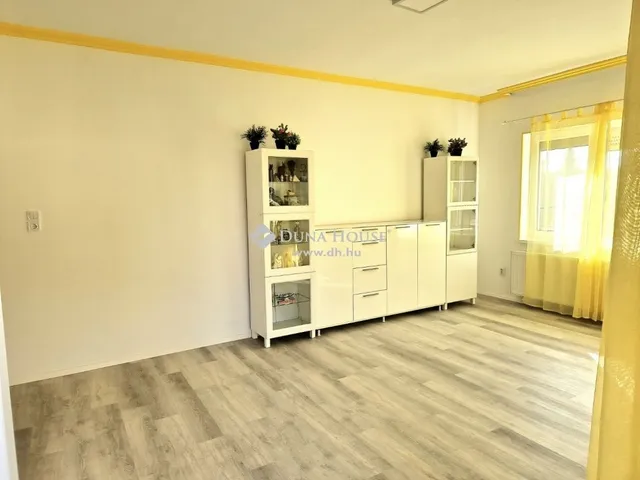 Eladó ház Dány 186 nm