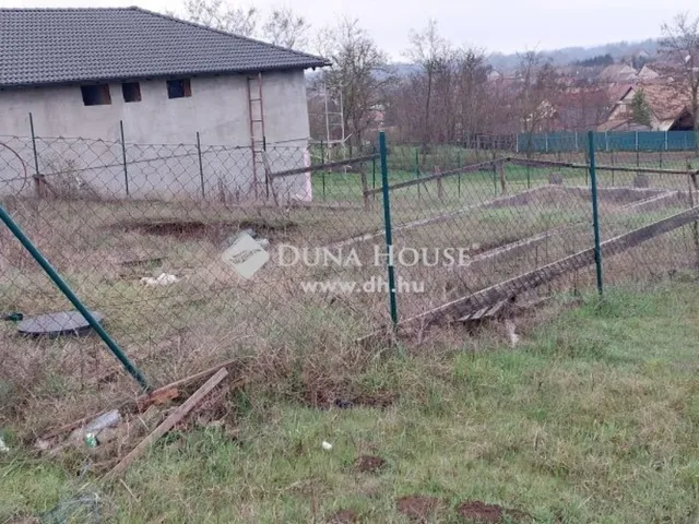 Eladó telek Dány 871 nm