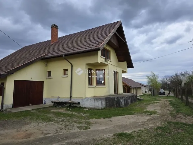 Eladó ház Vác 210 nm
