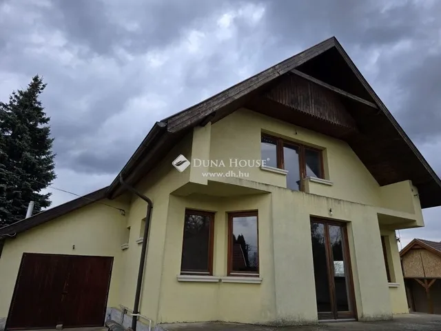 Eladó ház Vác 210 nm