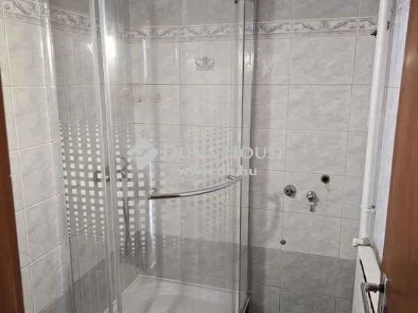 Eladó ház Vác 210 nm