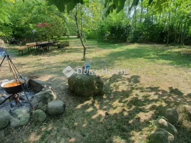 Eladó telek Üröm 7789 nm