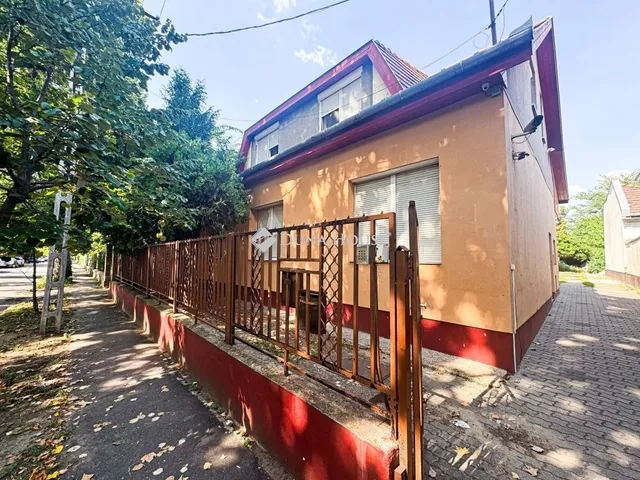 Eladó ház Budapest XV. kerület 275 nm