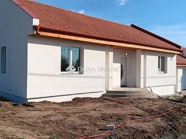 Eladó ház Szada 136 nm