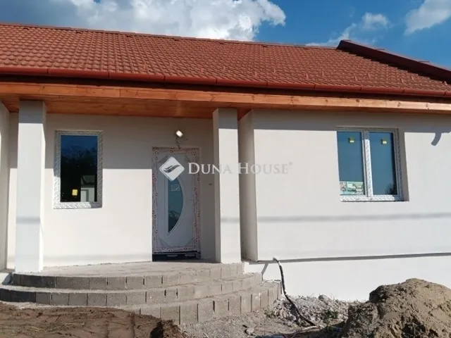 Eladó ház Szada 136 nm