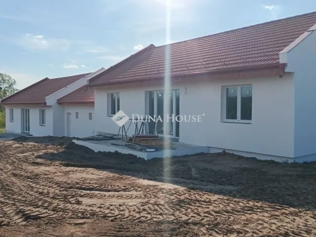 Eladó ház Szada 136 nm