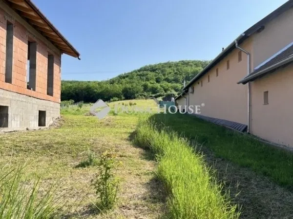 Eladó telek Iklad 1050 nm