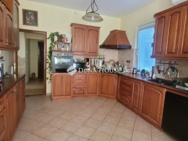 Eladó ház Szada 308 nm