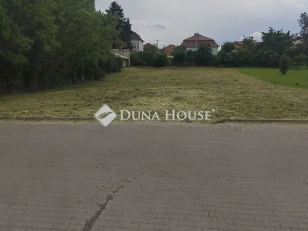 Eladó telek Kartal 1220 nm