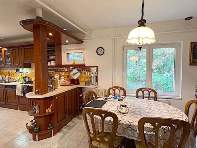 Eladó ház Erdőkertes 218 nm