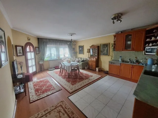 Eladó ház Erdőkertes 205 nm