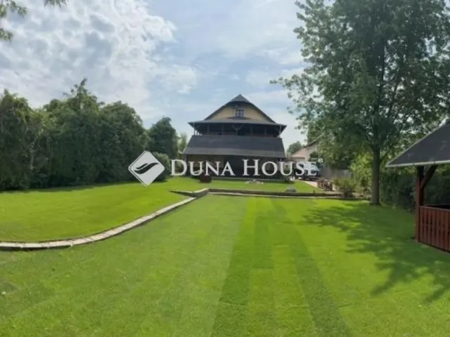 Eladó ház Erdőkertes 300 nm