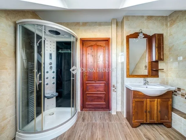 Eladó ház Erdőkertes 300 nm