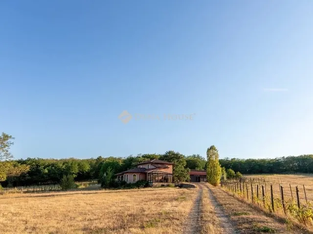 Eladó ház Erdőkertes 282 nm