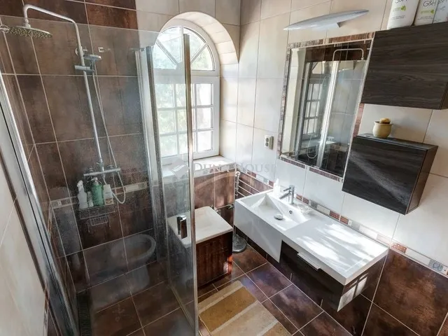 Eladó ház Erdőkertes 282 nm