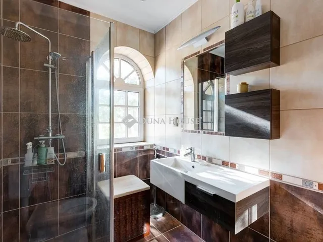 Eladó ház Erdőkertes 282 nm