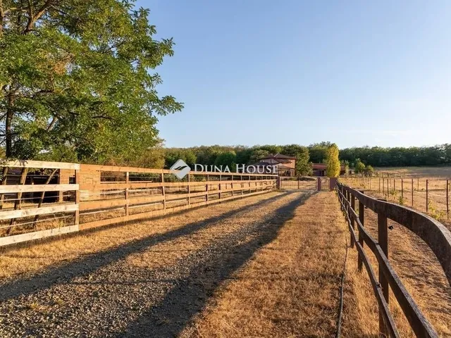 Eladó ház Erdőkertes 282 nm