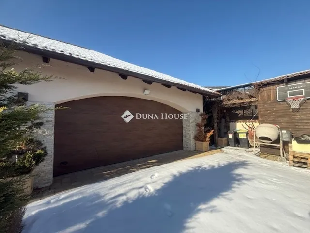 Eladó ház Nagytarcsa 165 nm