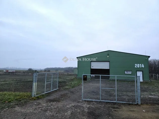 Eladó kereskedelmi és ipari ingatlan Hatvan 342 nm