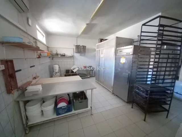 Eladó kereskedelmi és ipari ingatlan Hatvan 73 nm