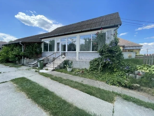 Eladó ház Domony 153 nm