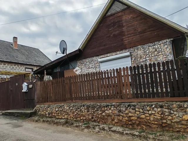 Eladó ház Verseg 83 nm