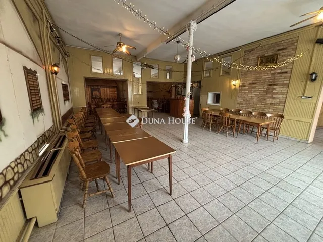 Eladó kereskedelmi és ipari ingatlan Miske 330 nm