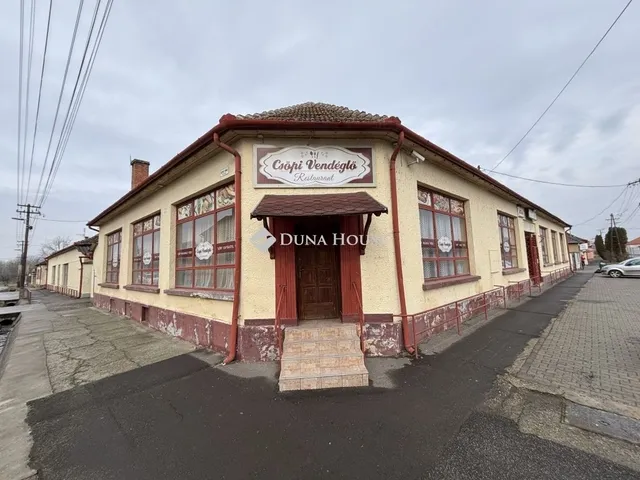 Eladó kereskedelmi és ipari ingatlan Miske 330 nm