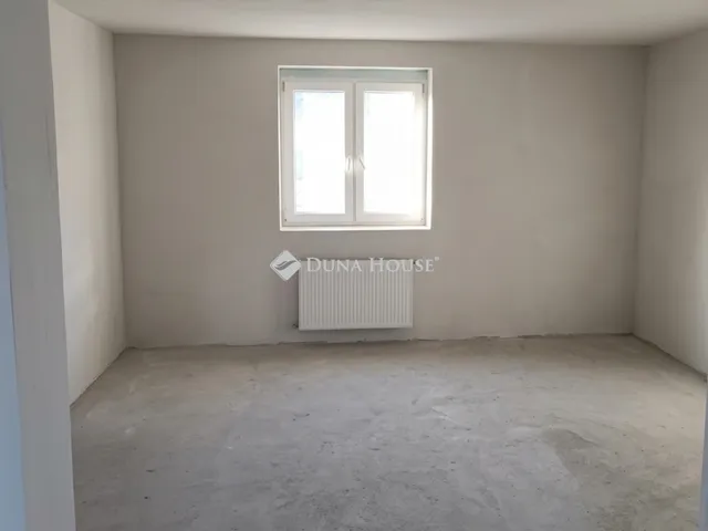 Eladó ház Iklad 76 nm