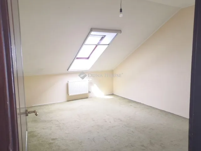 Eladó ház Budapest XVI. kerület 242 nm