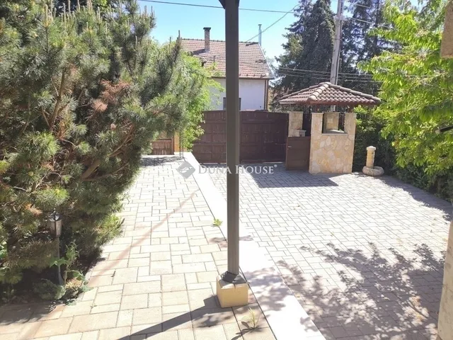 Eladó ház Budapest XVI. kerület 242 nm
