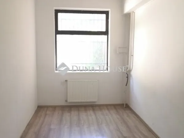 Eladó ház Budapest XVI. kerület 242 nm