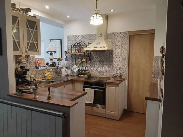Eladó ház Vác 190 nm