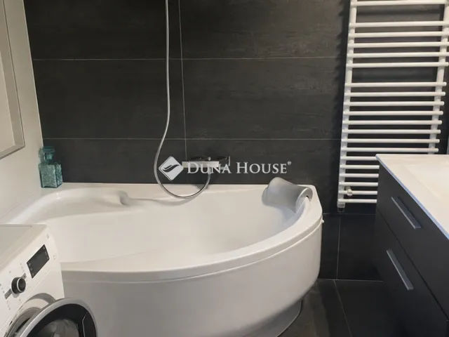 Eladó ház Fót 180 nm