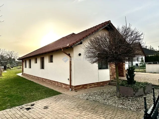Eladó ház Őrbottyán 180 nm