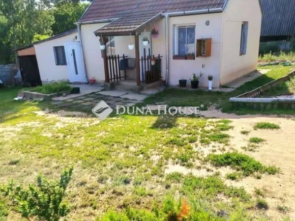 Eladó ház Domony 50 nm