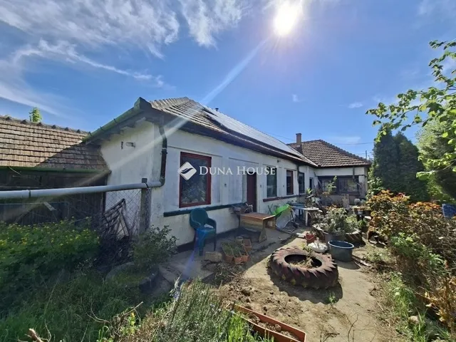 Eladó ház Dány 140 nm