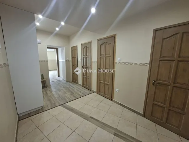 Eladó kereskedelmi és ipari ingatlan Gödöllő 106 nm
