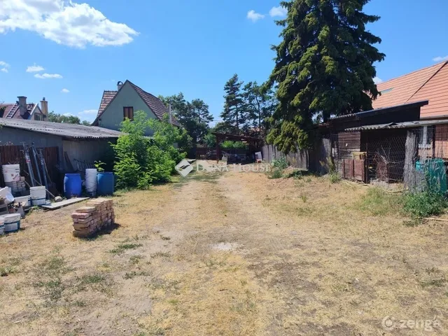 Eladó telek Szada 719 nm