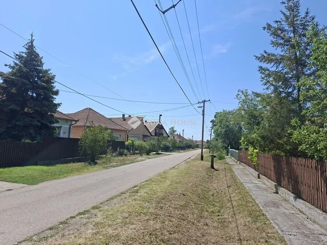 Eladó ház Tarnaörs 196 nm