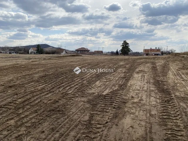 Eladó telek Mogyoród 755 nm