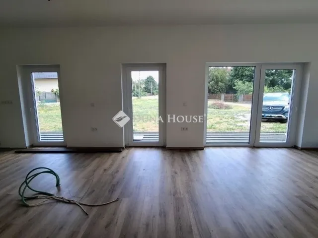 Eladó ház Szada 111 nm