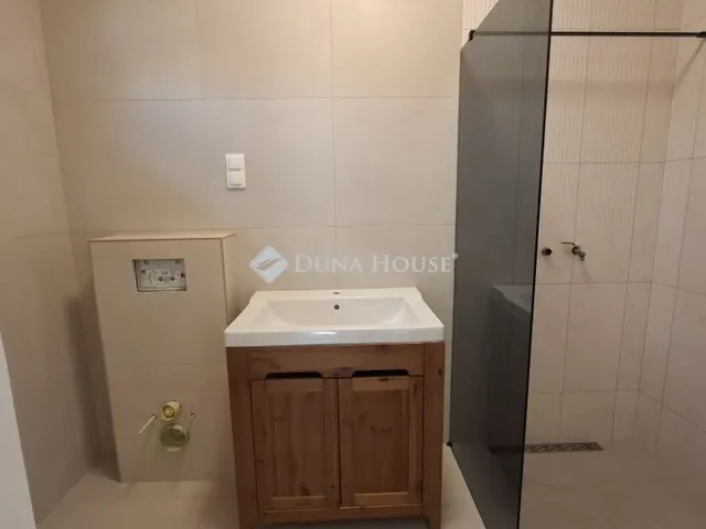 Eladó ház Szada 111 nm
