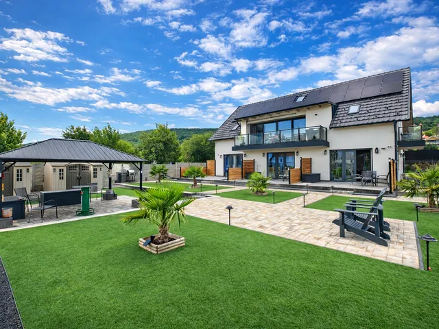 Eladó ház Csopak 260 nm